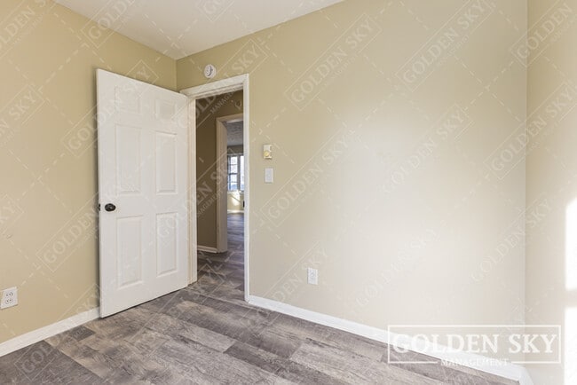 Building Photo - 2125 E Harvard Ave