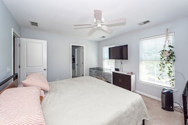 Building Photo - 3 Bedroom 2.5 Bath Single Family Home in W...