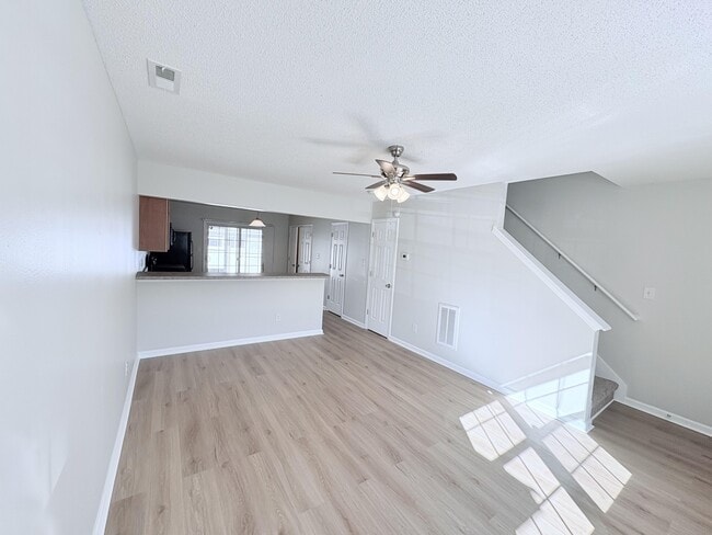 Building Photo - 1007 Banister Loop