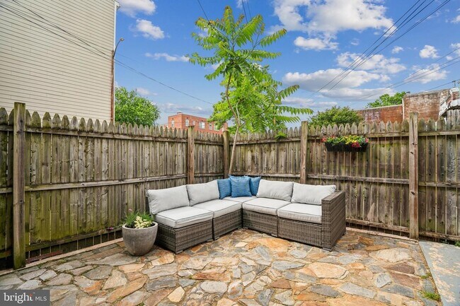 Building Photo - 1630 E Street SE Unit