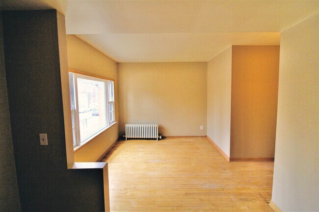 Building Photo - 2927 N Newhall St