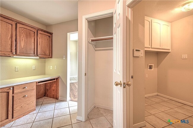 Building Photo - 5005 Warwicke Dr