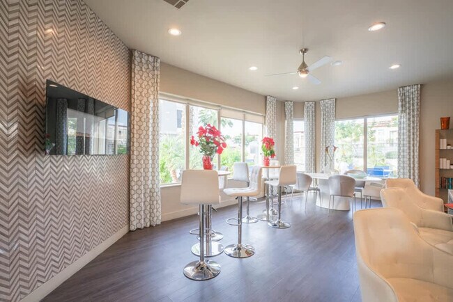 Building Photo - 10 W Minnezona Ave