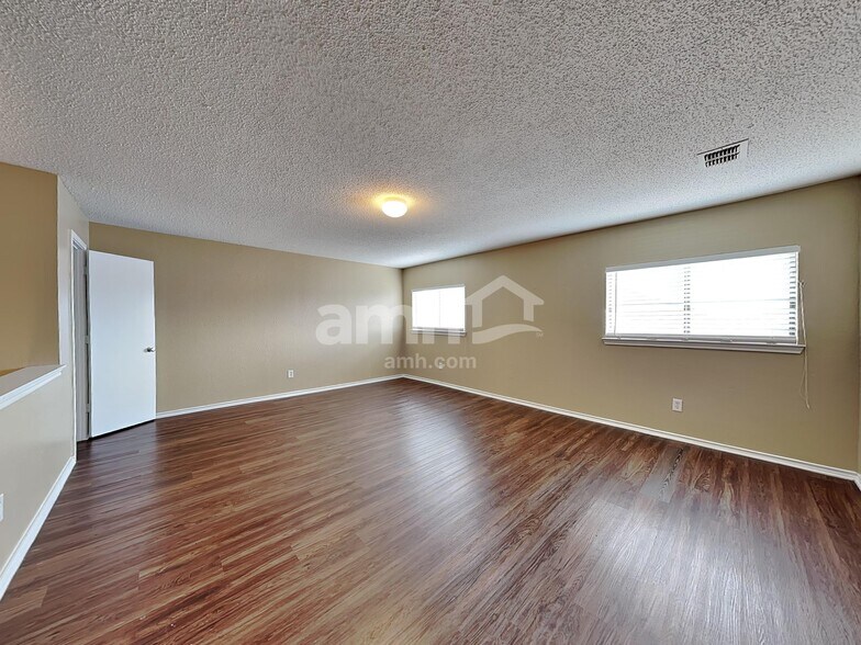 Building Photo - 1312 Greenleaf Ct