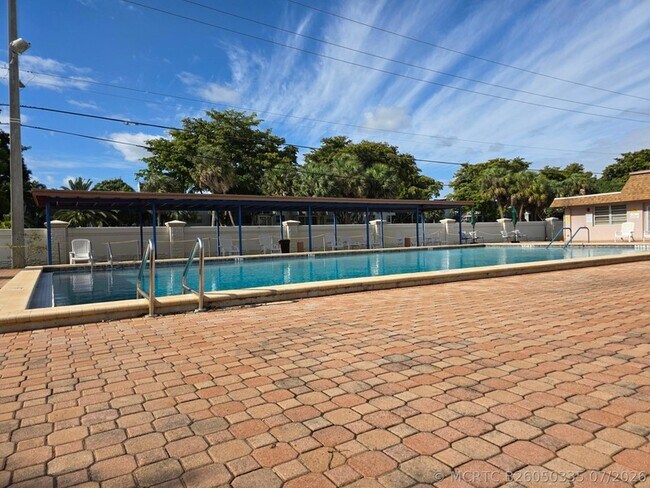 Building Photo - 6010 S Falls Cir Dr