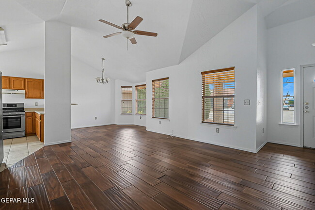 Building Photo - 14336 Puentecillas Dr