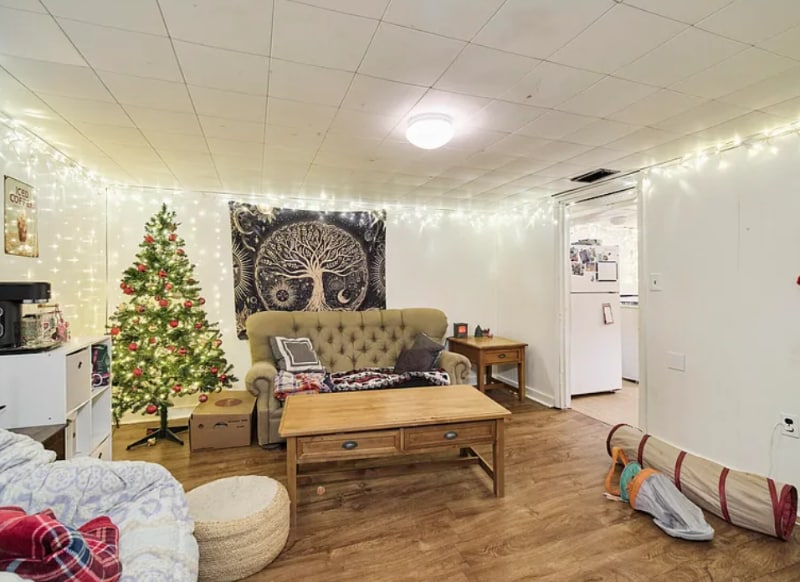 Building Photo - 720 E Ludington Ave