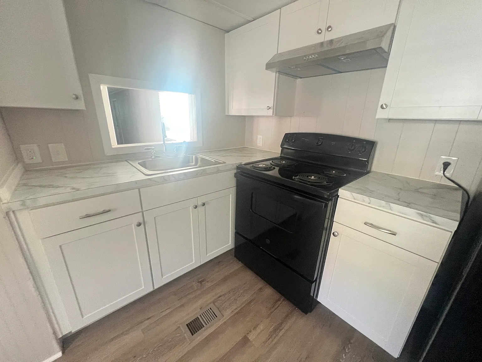 Building Photo - 413 W Limestone Rd