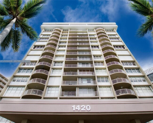 Building Photo - 1420 Brickell Bay Dr