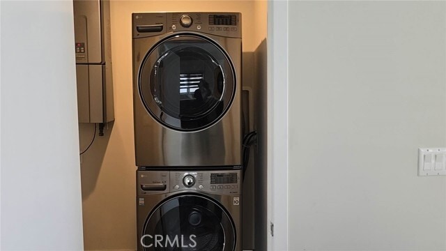 Building Photo - 319 S Serrano Ave