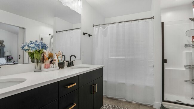 Building Photo - 4162 W Gate Keeper Dr