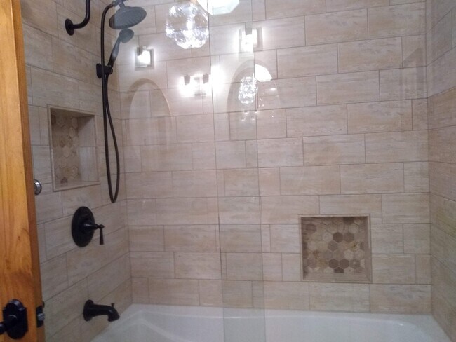 Building Photo - 21253 Lake George Blvd