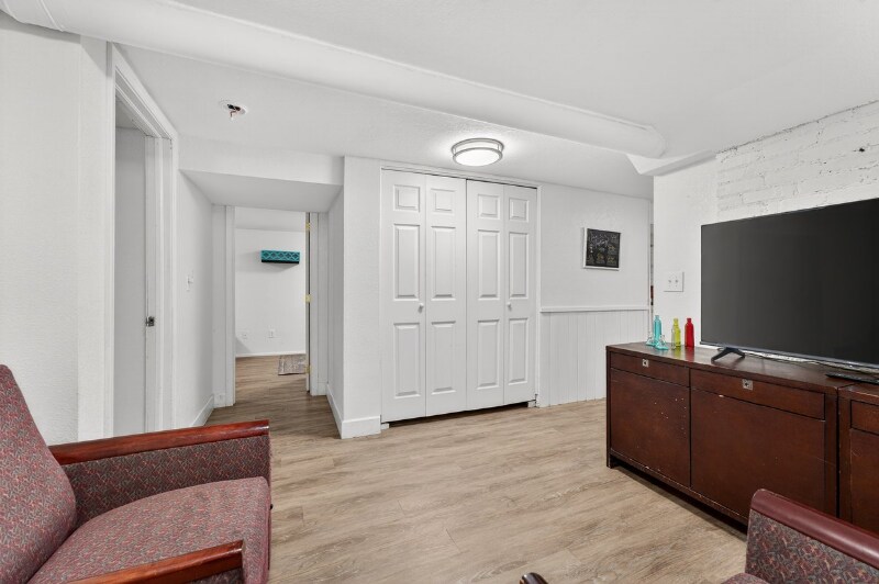 Building Photo - 1821 6th Ave