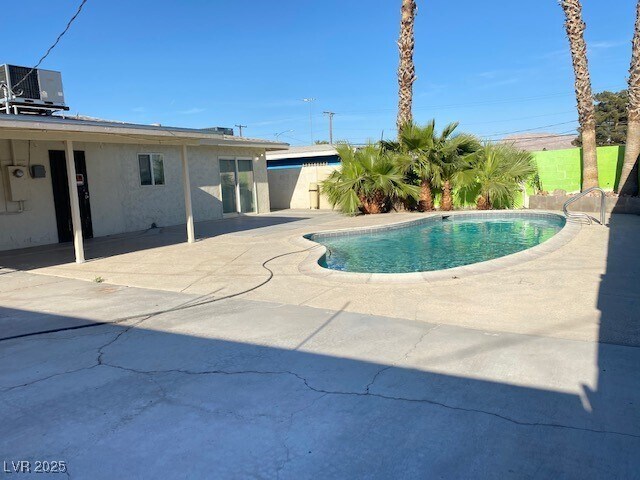 Building Photo - 2204 Isabelle Ave