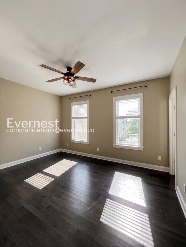 Building Photo - Spacious 3-Bed/3.5 Bath Townhome/ Available Now!