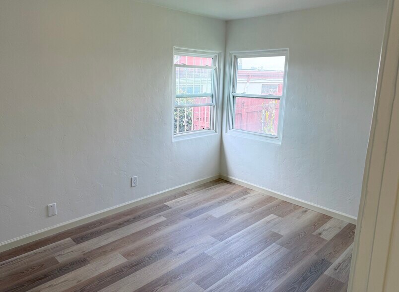 Building Photo - 1246 Pacific Beach Dr