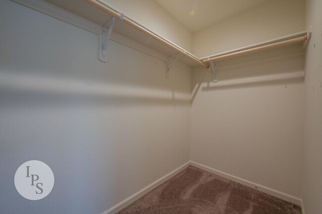 Building Photo - Fresno SouthEast Home, Gated Community, Clovis Unified School District, 3BR/2.5BA