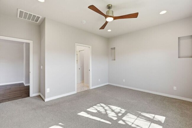 Building Photo - Modern 4 Bedroom, 3 Bathroom Home