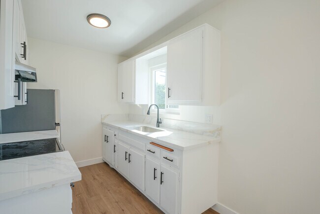 Building Photo - 821 W 167th St