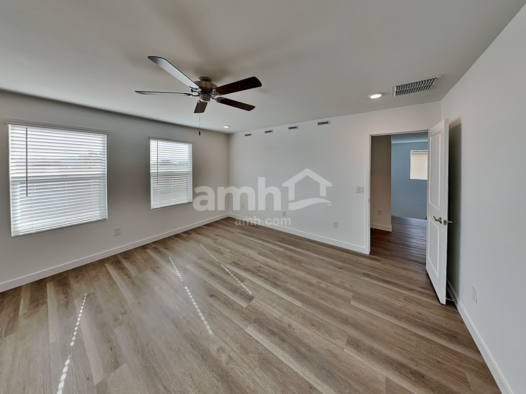 Building Photo - 9540 Harkes Dr