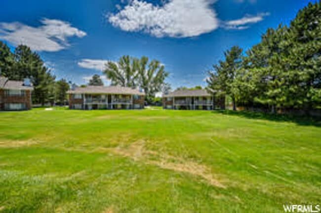 Building Photo - Charming 2 Bed 1 Bath Millcreek Apartment in Prime Location