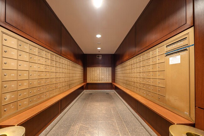 Building Photo - 401 E Ontario St