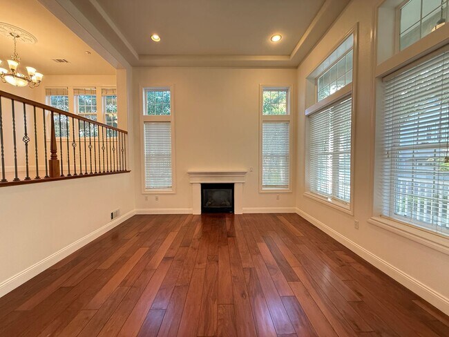 Building Photo - 3687 Whitworth Dr