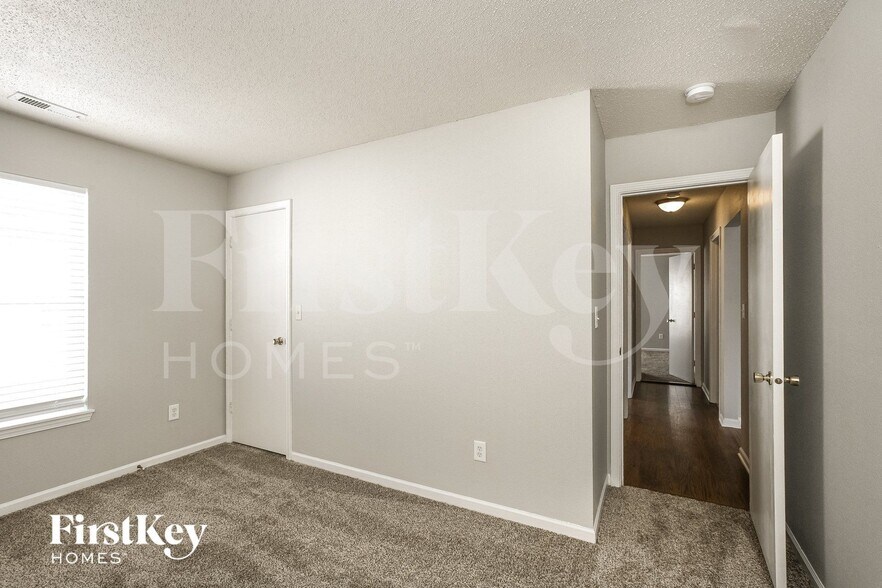 Building Photo - 15442 Ten Point Dr