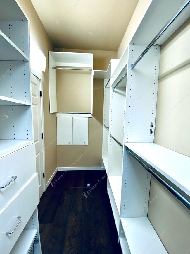 Building Photo - Experience Luxury Living in Broken Top wit...
