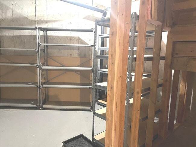 Building Photo - 890 Huntington Dr