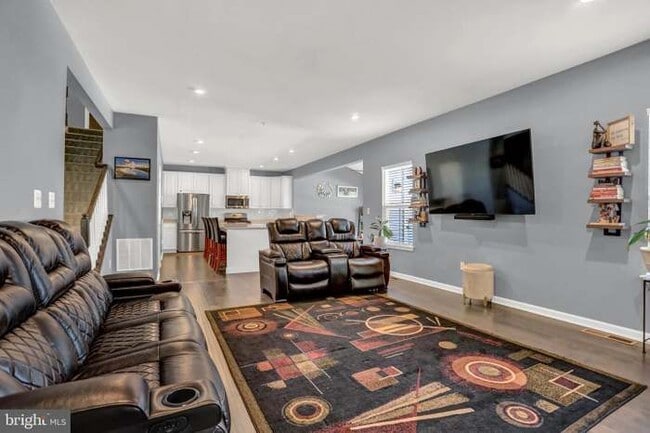 Building Photo - 1704 Scenic Manor Dr