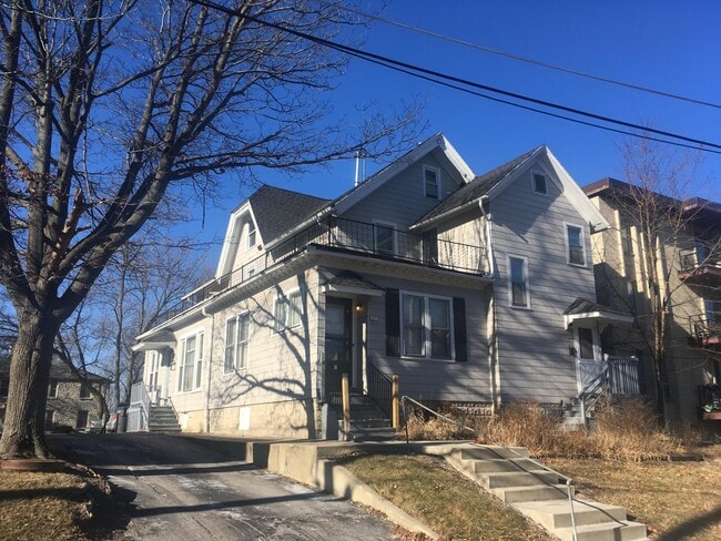 Primary Photo - 2033 N Cambridge Ave