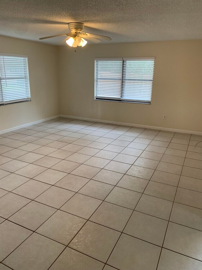 Building Photo - 200 Sevilla St