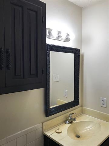 Building Photo - 2805 Parkhaven Dr