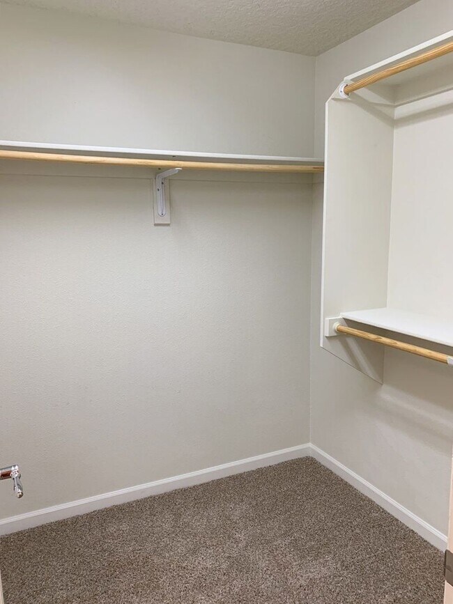 Building Photo - 229 Loma Linda Loop NE