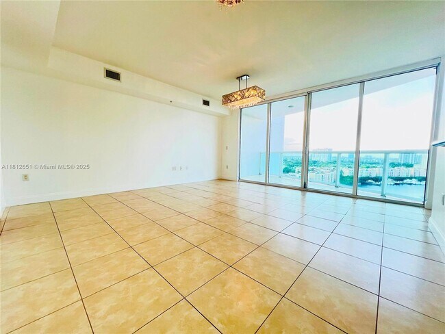 Building Photo - 19400 Turnberry Way