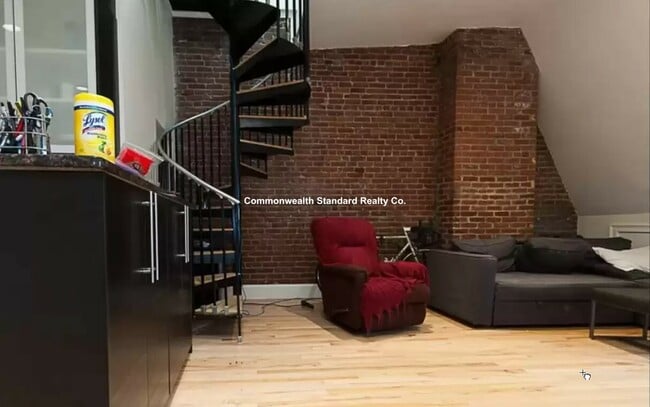 Building Photo - 1203 Beacon St