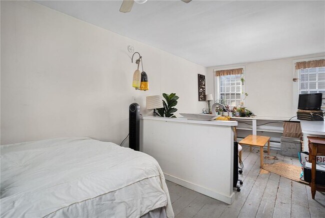 Building Photo - 73 Thames St