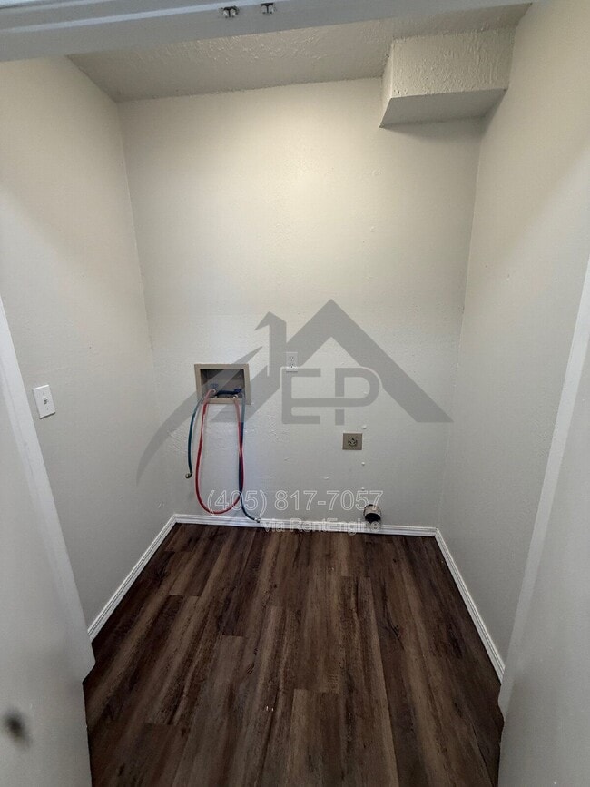 Building Photo - 405 Norton Cir
