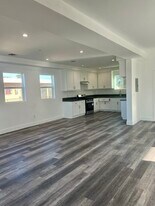 Building Photo - 789 E 41st Pl