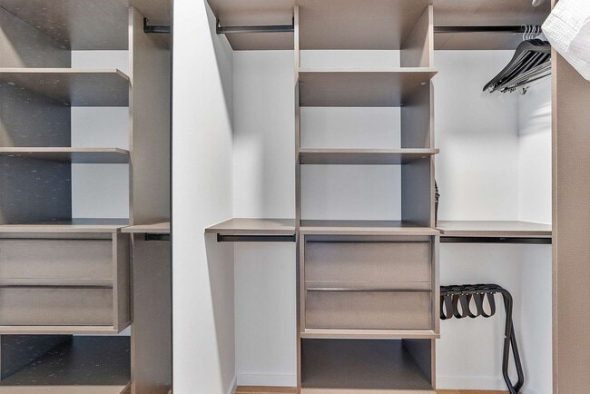 Building Photo - 398 NE 5th St