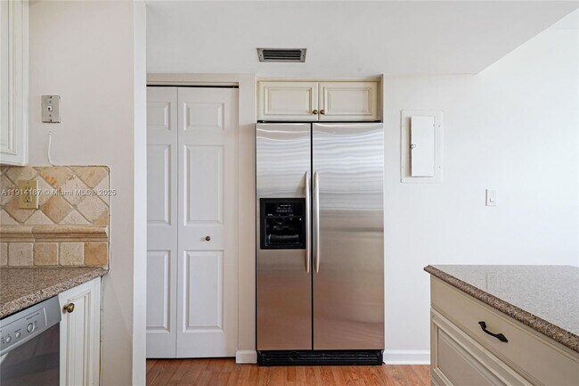 Building Photo - 1811 Sabal Palm Dr