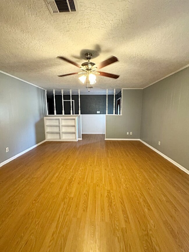 Building Photo - 1011 Gene Dr