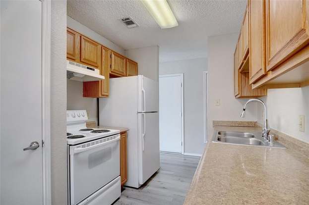 Building Photo - 215 Colt Ln