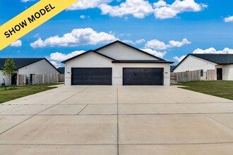 Building Photo - Fox Ridge Alex