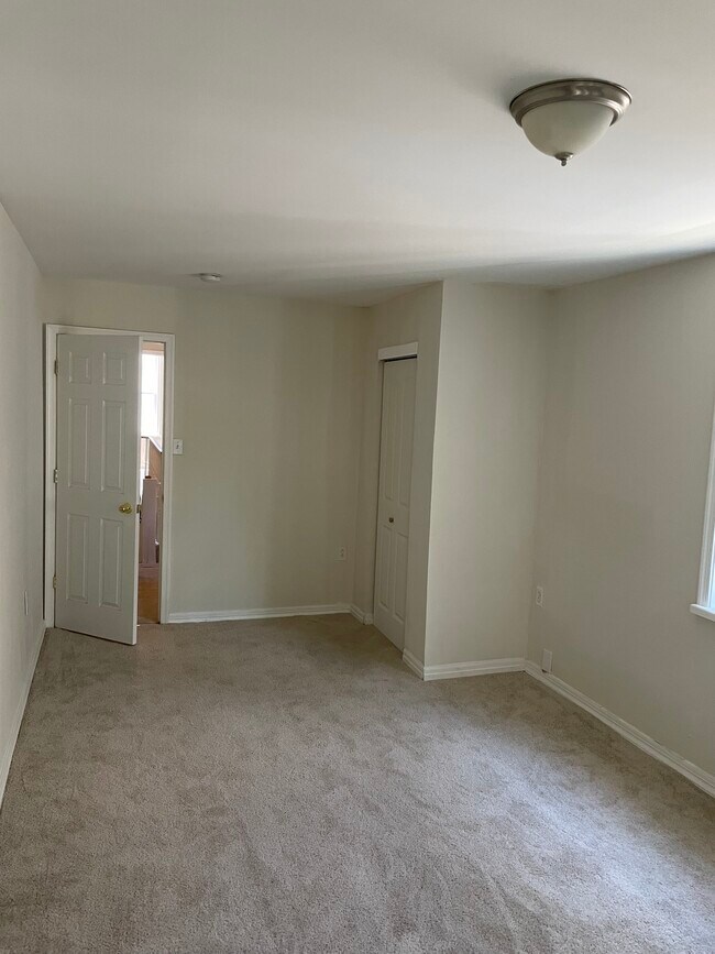 Building Photo - 1831 Fontain St