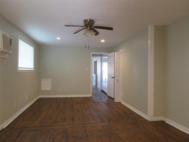 Building Photo - 5010 Walker St