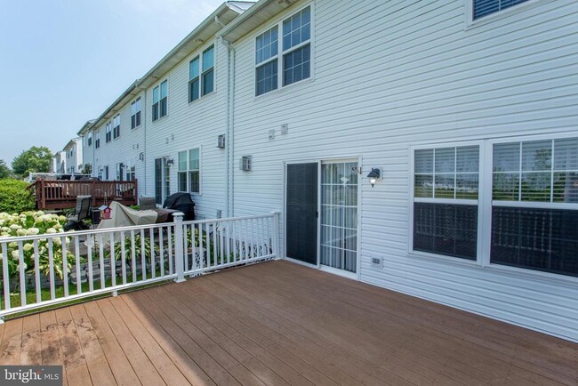 Building Photo - 207 Hampshire Dr
