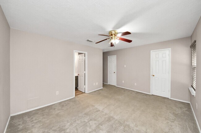 Building Photo - 3919 Vauxhall Dr S