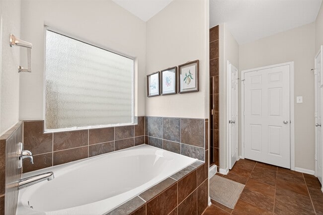 Building Photo - 6503 Wilshire Fern